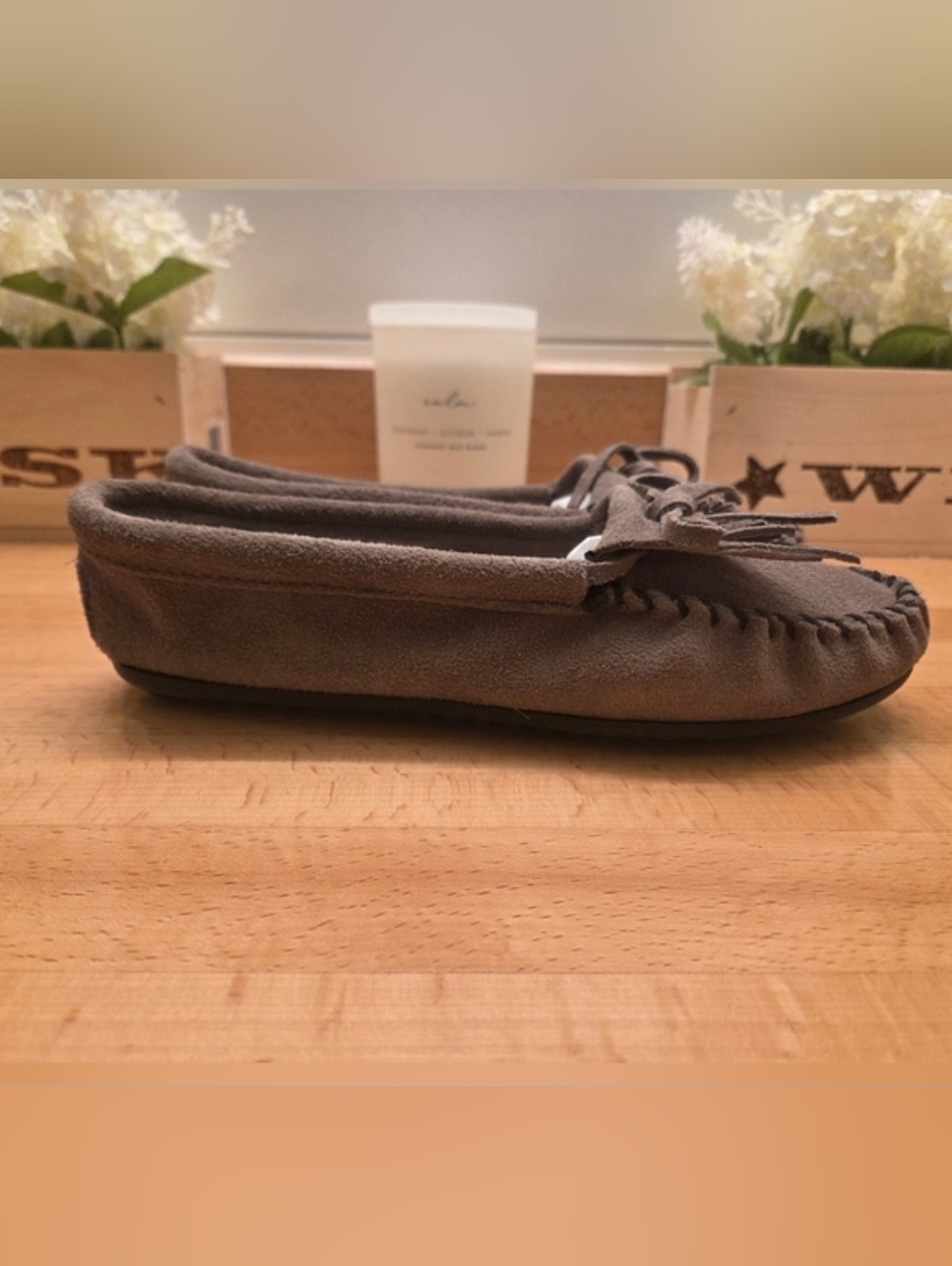 Minnetonka Kilty Grey Suede Leather Womens 8.5 Hardsole Moccasins Brownish Gray